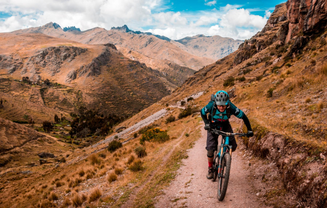 Las mejores rutas de bicicleta escénicas por los Andes y la selva de Perú