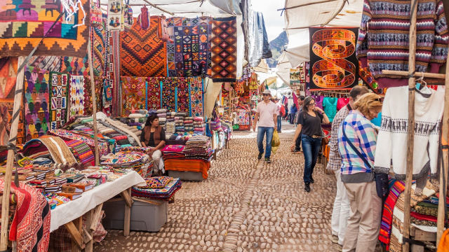 Los mercados locales más auténticos de Perú para conocer su cultura y tradiciones